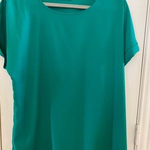 Zenana short sleeve emerald green top. Size xl. New never worn.